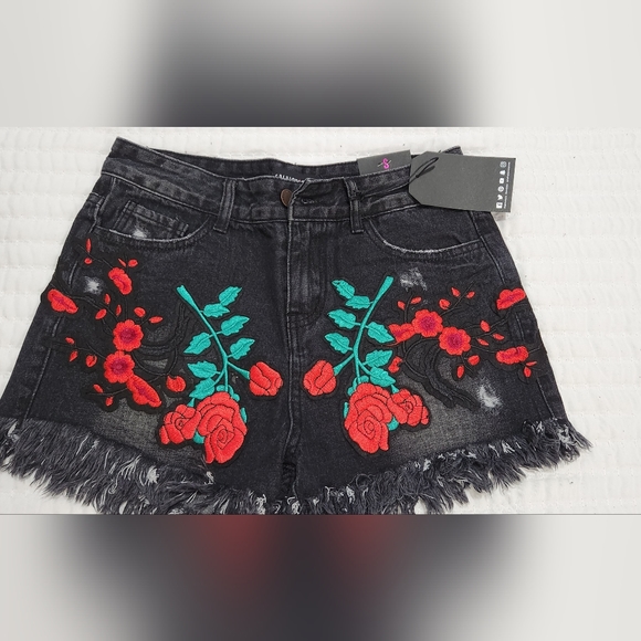 Fashion Nova Denim Shorts Size S - Picture 12 of 13